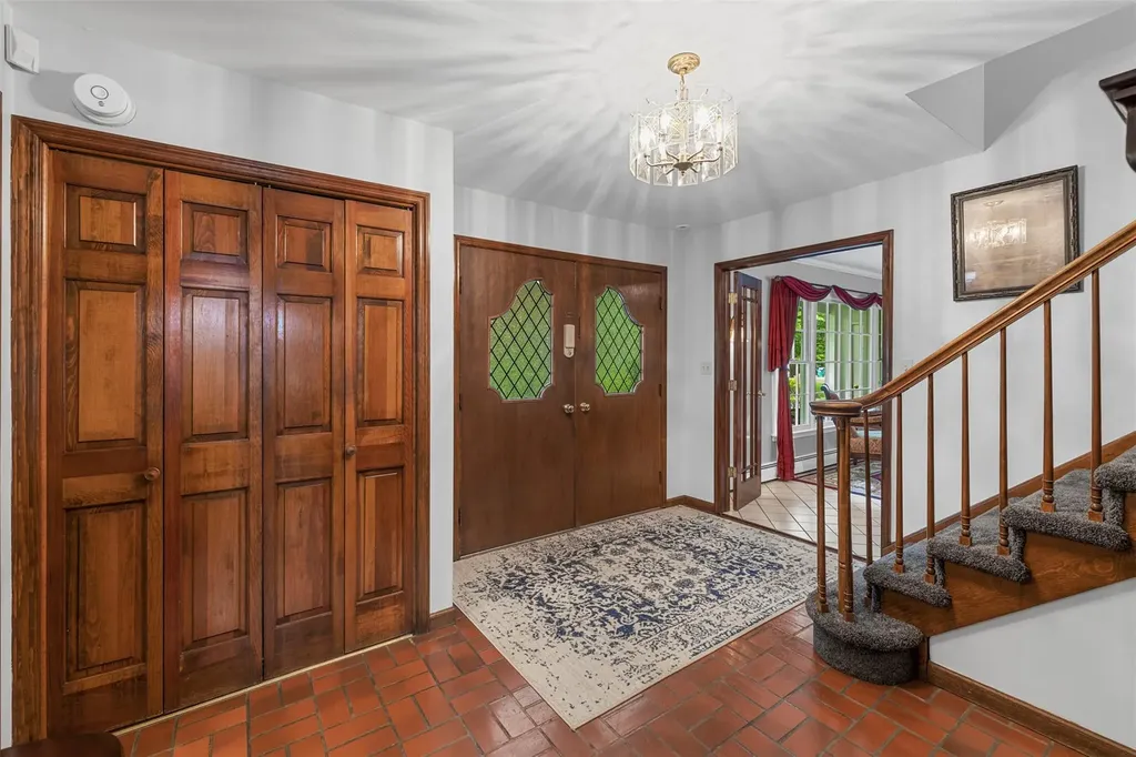 11 Carnelli Court Poughkeepsie NY 12603
