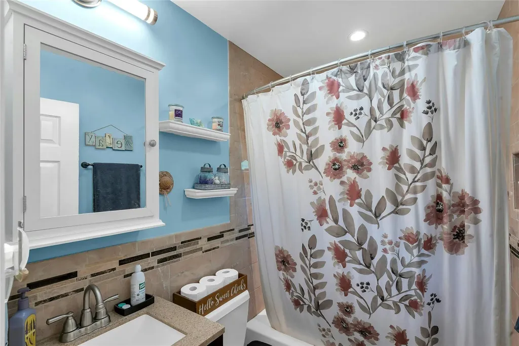 17 Gerhard Road Plainview NY 11803