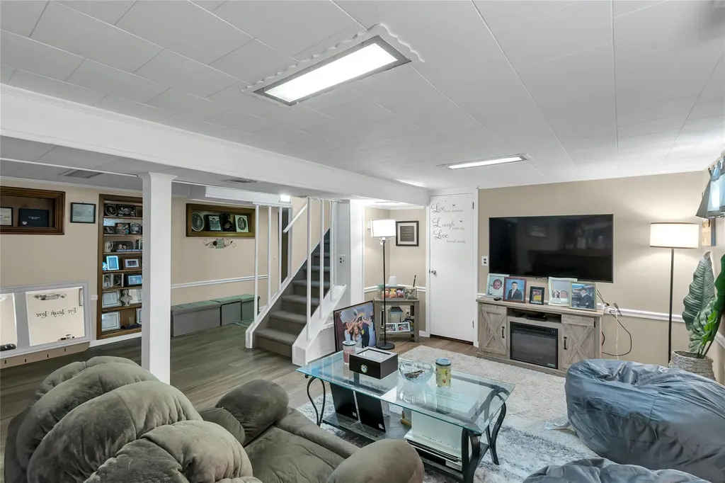 17 Gerhard Road Plainview NY 11803