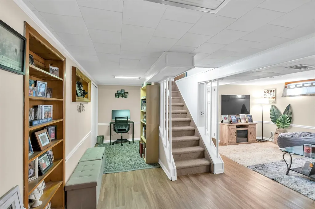 17 Gerhard Road Plainview NY 11803