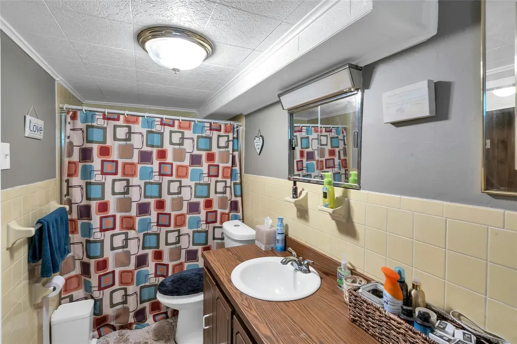 17 Gerhard Road Plainview NY 11803