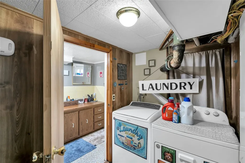 17 Gerhard Road Plainview NY 11803