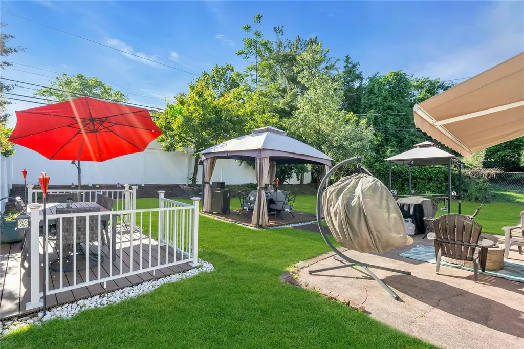 17 Gerhard Road Plainview NY 11803