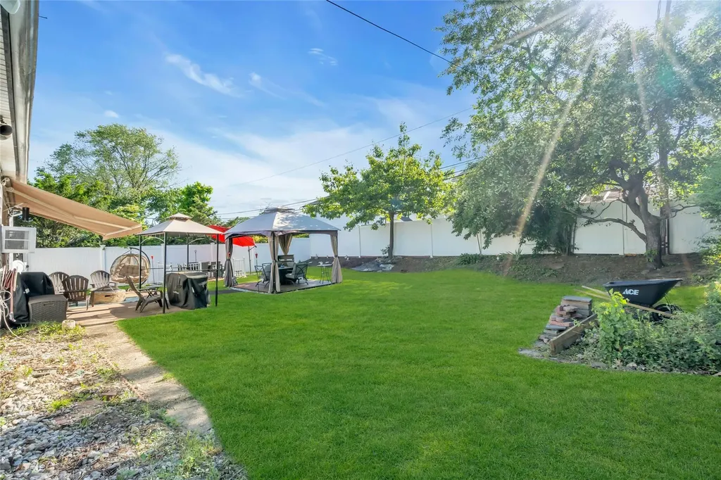 17 Gerhard Road Plainview NY 11803