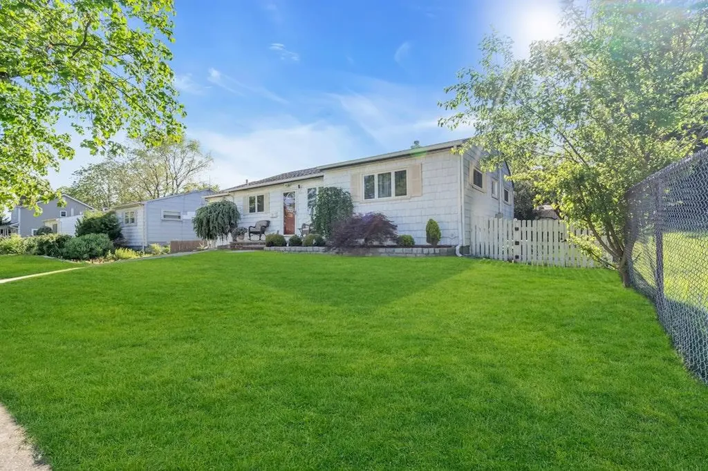 17 Gerhard Road Plainview NY 11803