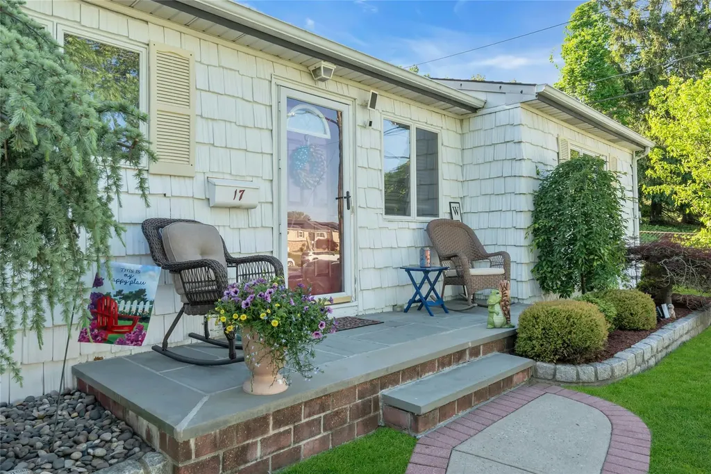 17 Gerhard Road Plainview NY 11803