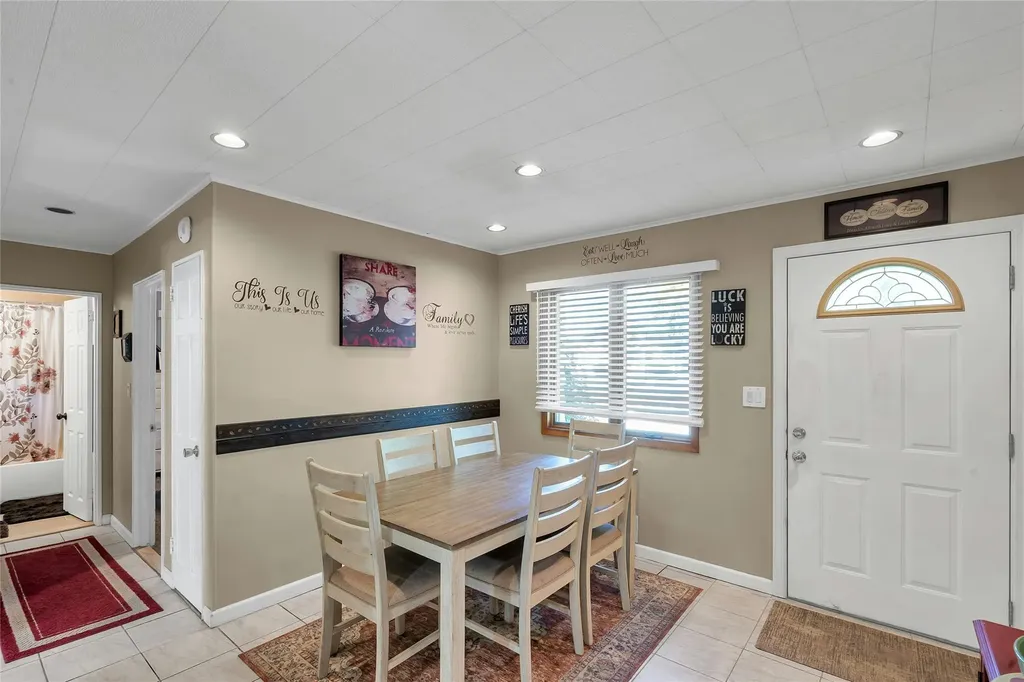 17 Gerhard Road Plainview NY 11803