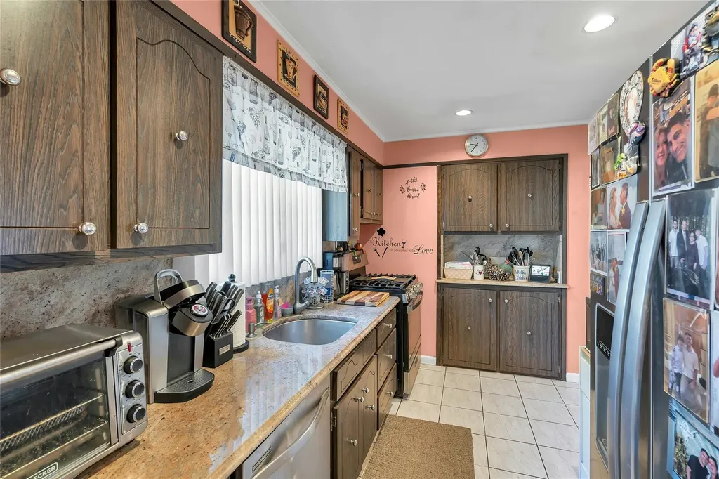 17 Gerhard Road Plainview NY 11803