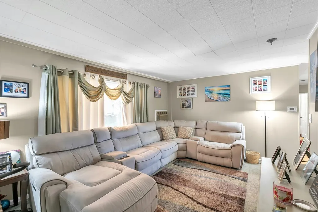 17 Gerhard Road Plainview NY 11803