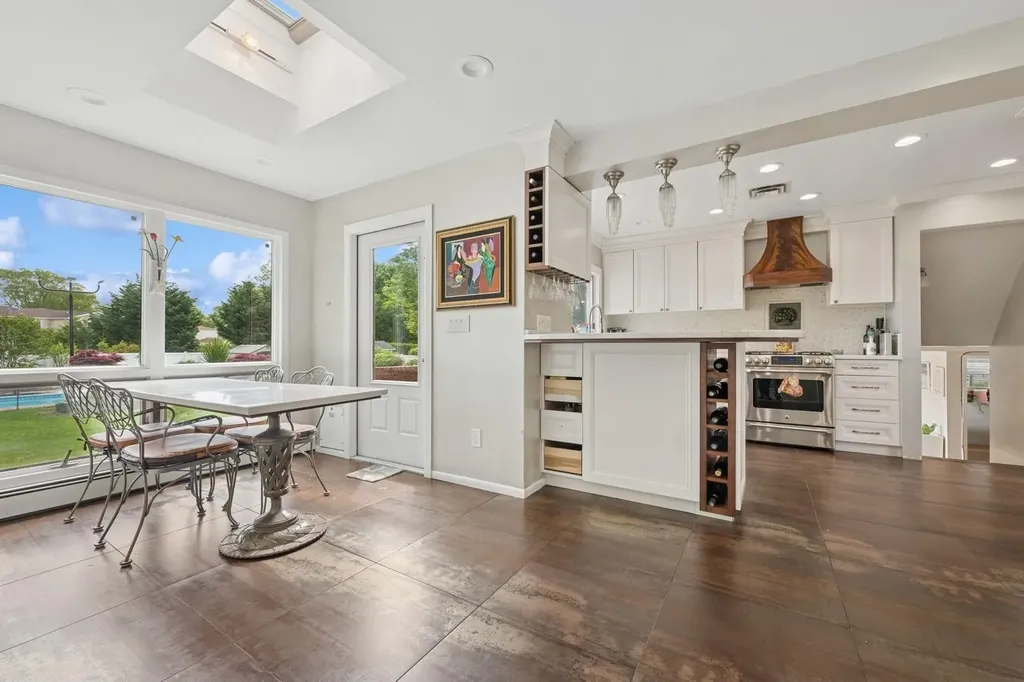 2525 Beverly Road Merrick NY 11566