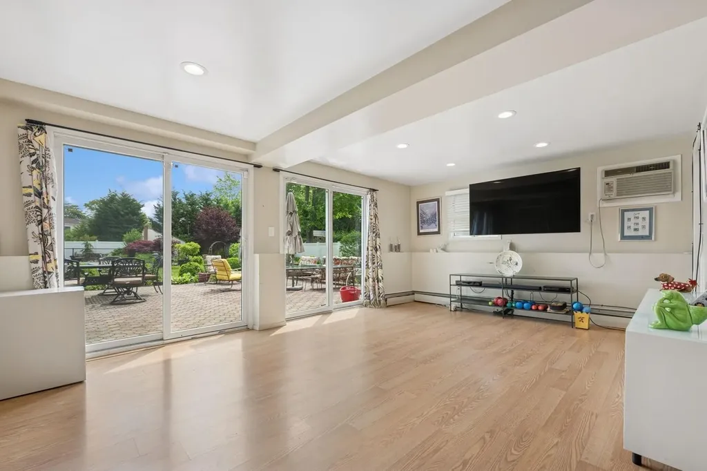 2525 Beverly Road Merrick NY 11566