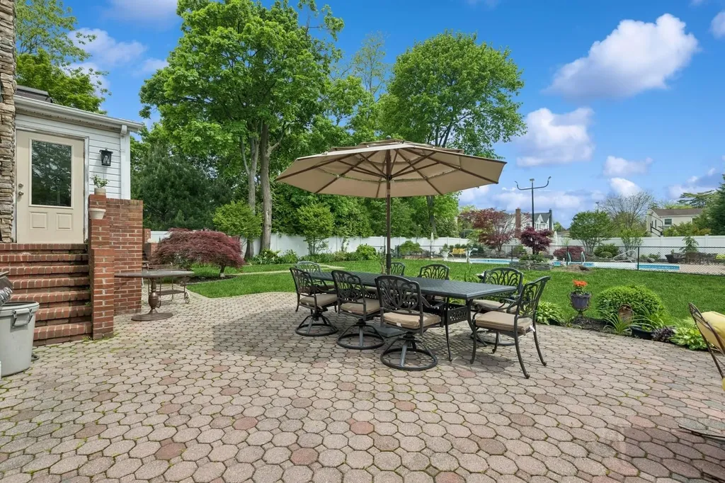 2525 Beverly Road Merrick NY 11566