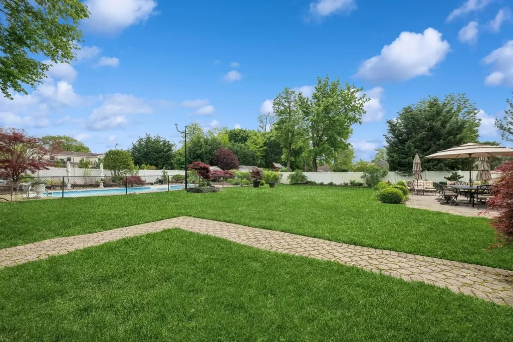 2525 Beverly Road Merrick NY 11566