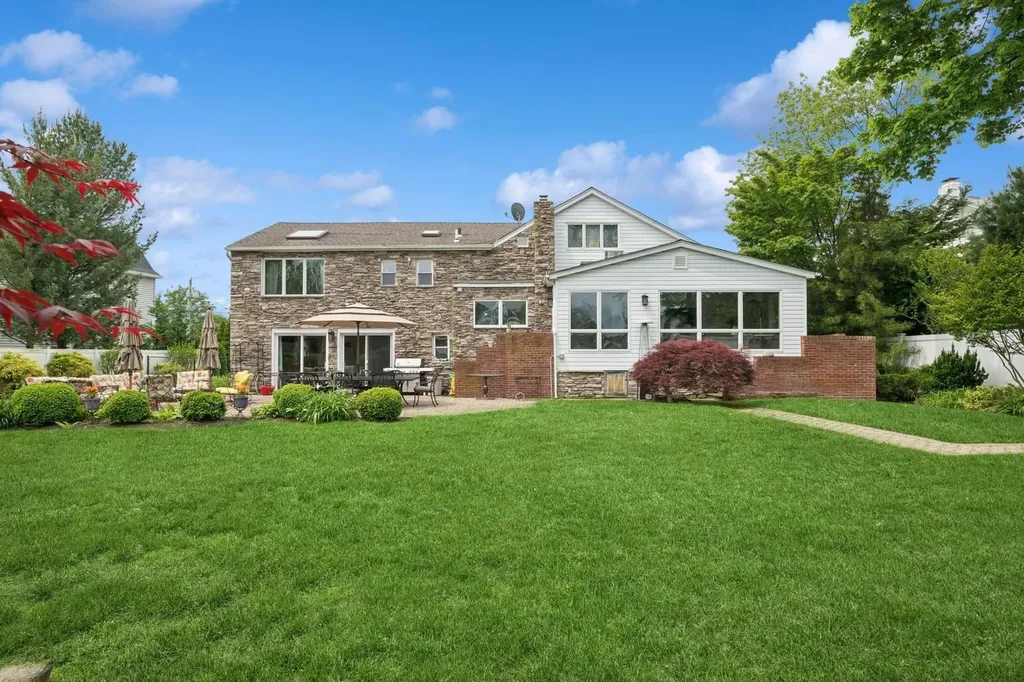2525 Beverly Road Merrick NY 11566