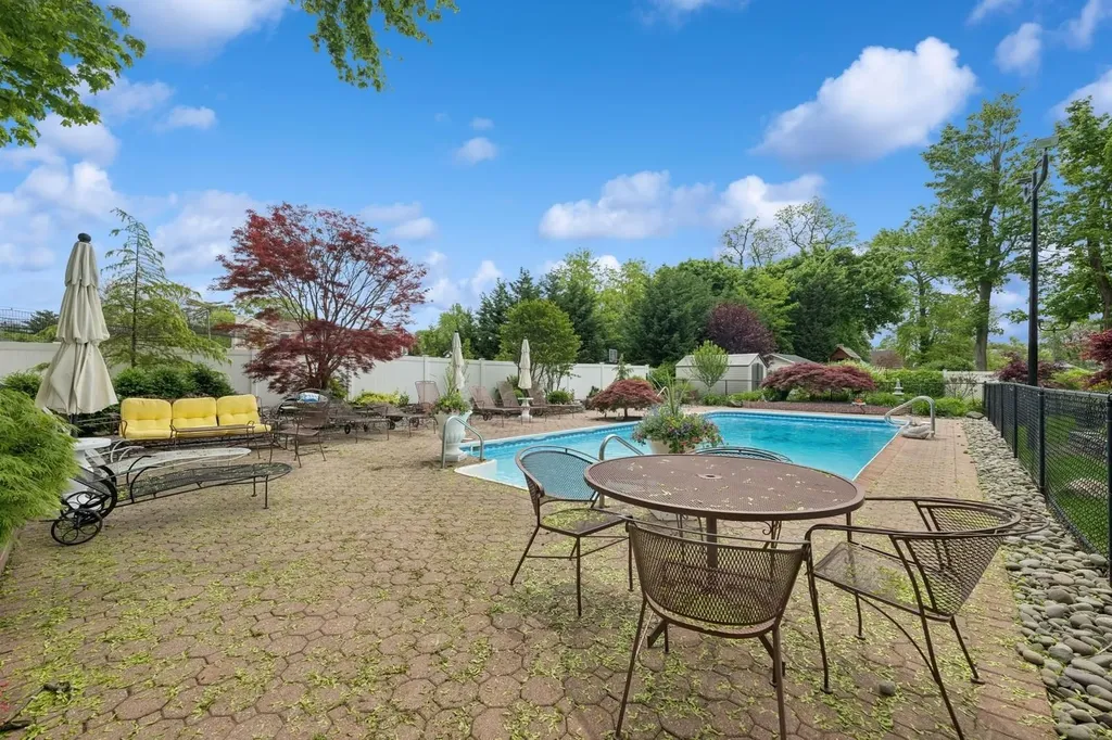 2525 Beverly Road Merrick NY 11566