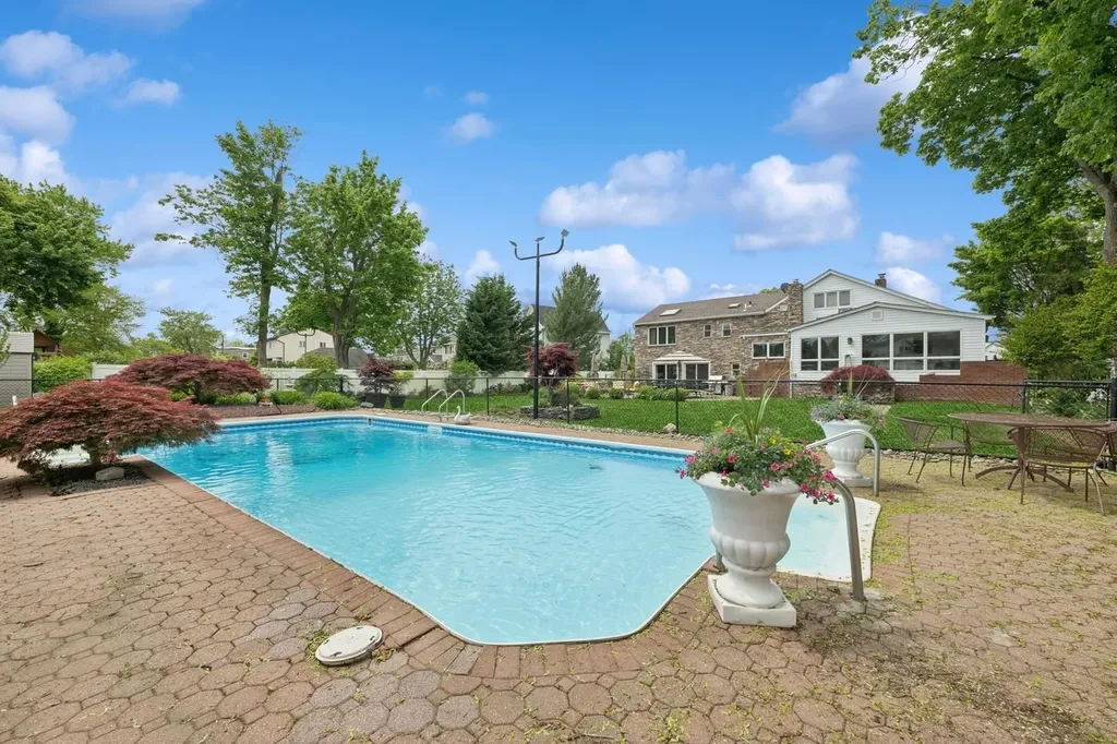 2525 Beverly Road Merrick NY 11566