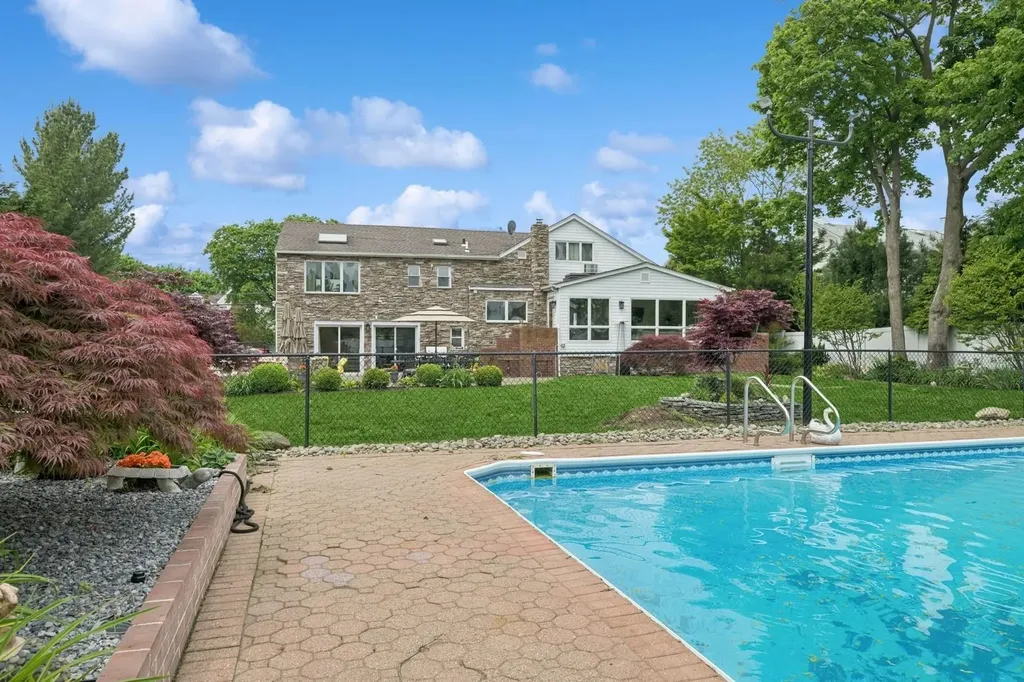 2525 Beverly Road Merrick NY 11566