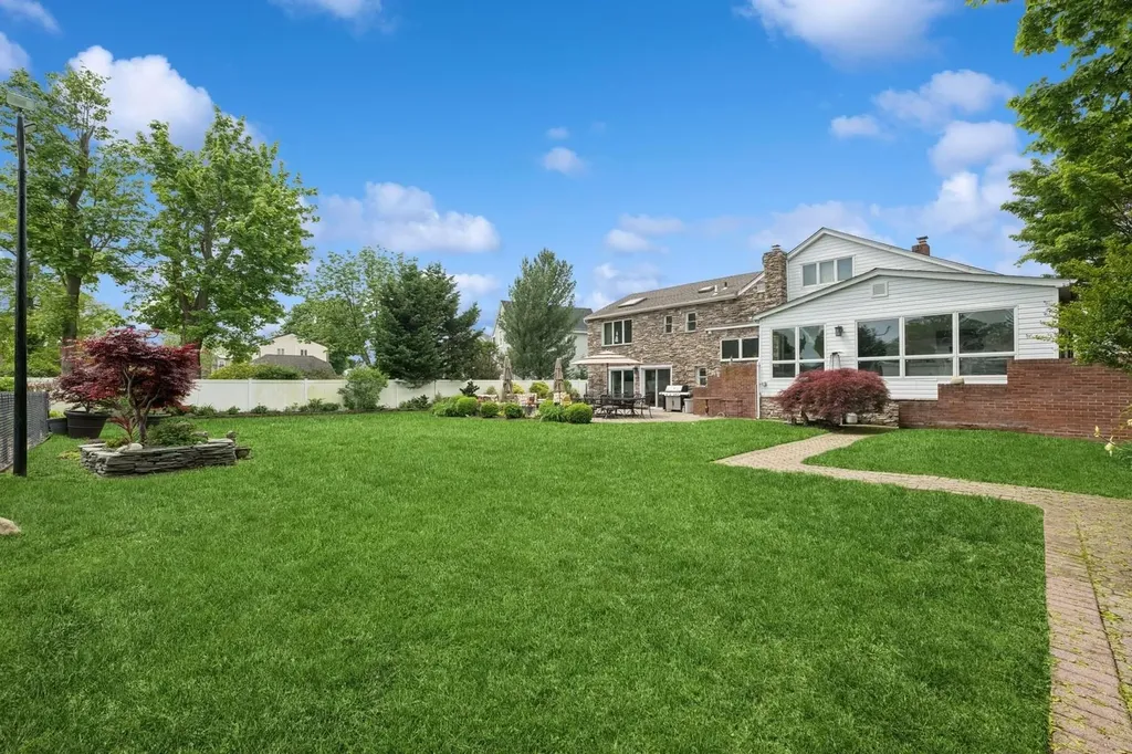 2525 Beverly Road Merrick NY 11566