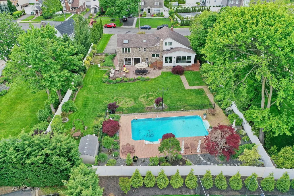 2525 Beverly Road Merrick NY 11566