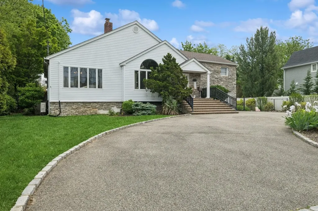 2525 Beverly Road Merrick NY 11566