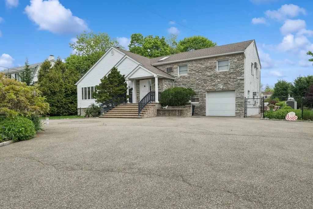 2525 Beverly Road Merrick NY 11566