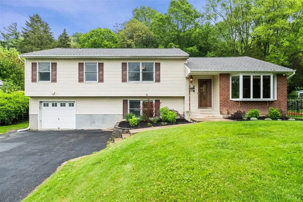 3 Westview Drive Poughkeepsie NY 12603