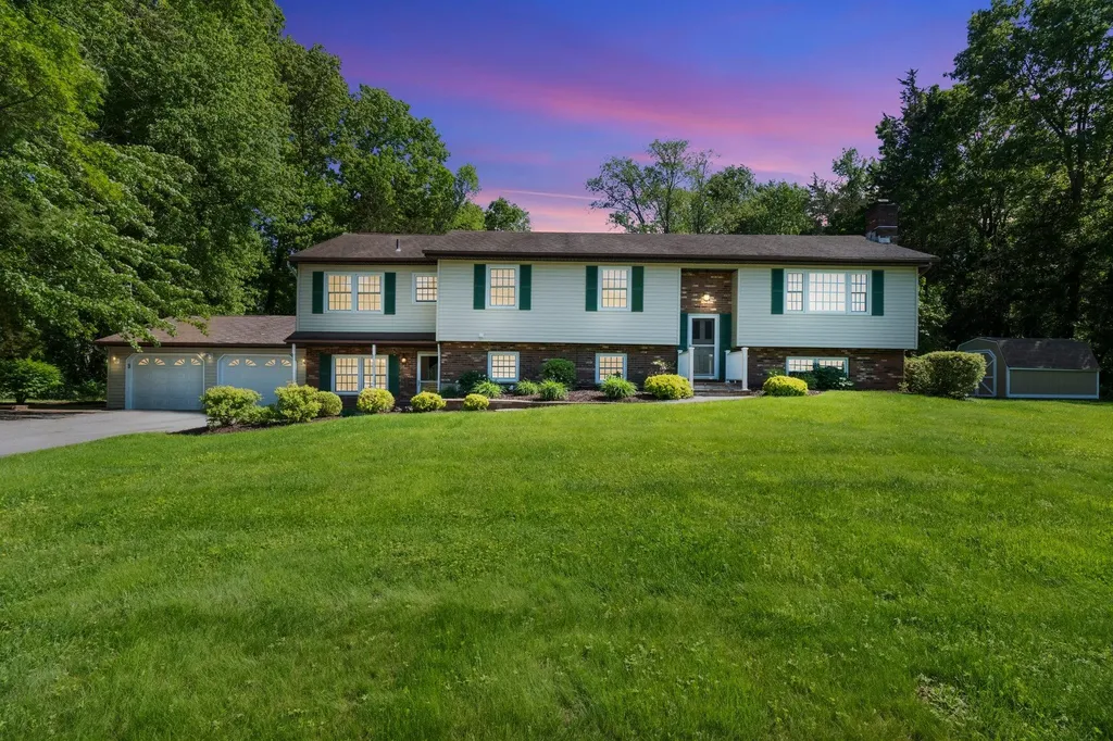 8 Anna D Court Hopewell Junction NY 12533