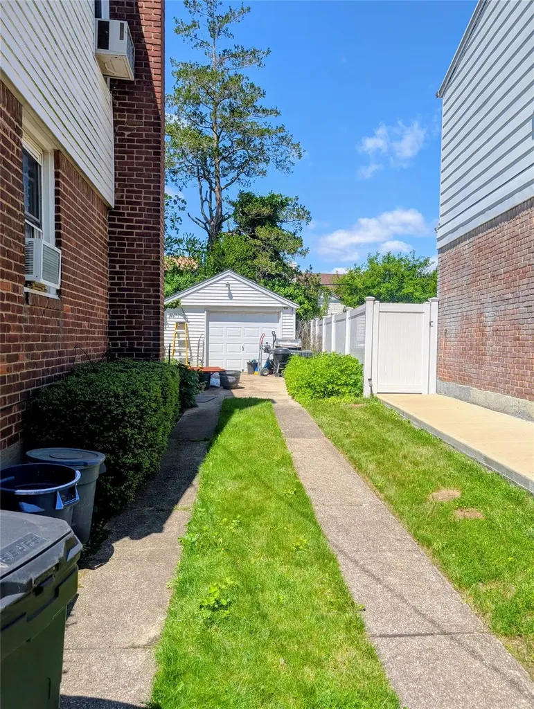 13 Surrey Lane New Hyde Park NY 11040
