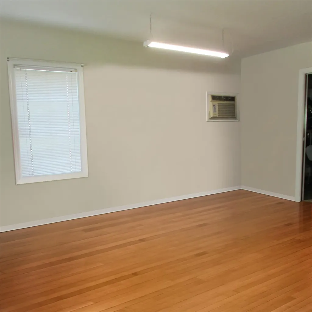 13 Surrey Lane New Hyde Park NY 11040