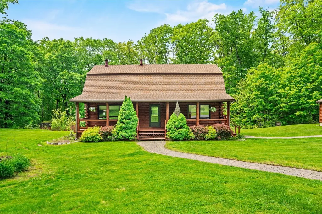 430 Strawridge Road Wallkill NY 12589