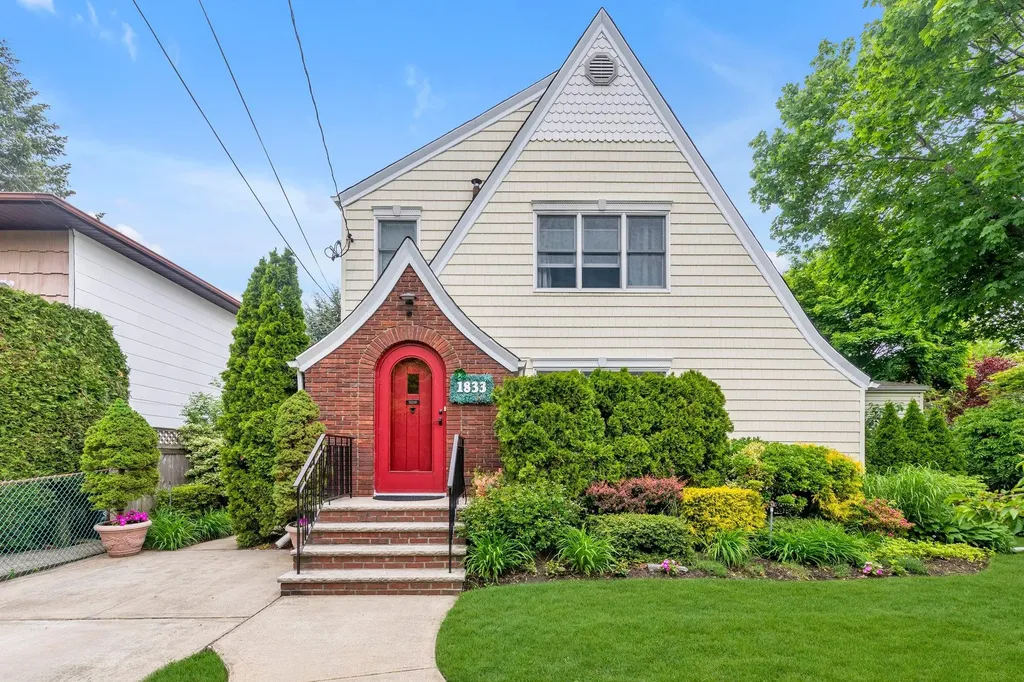 1833 Gregory Avenue Merrick NY 11566