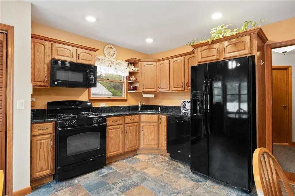 803 Granada Parkway Lindenhurst NY 11757
