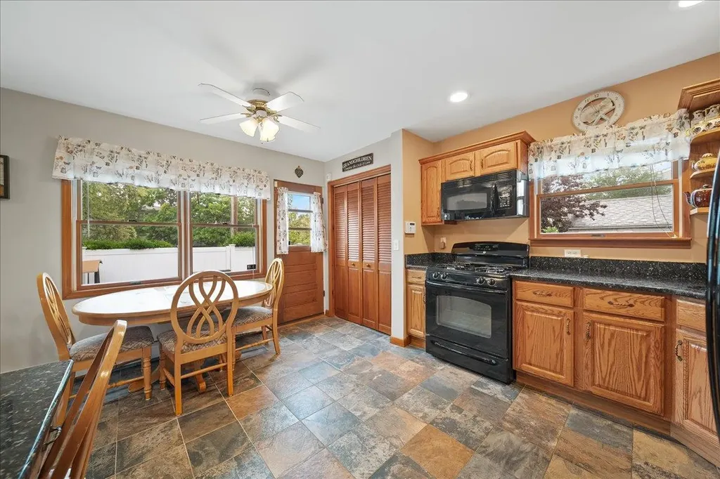 803 Granada Parkway Lindenhurst NY 11757