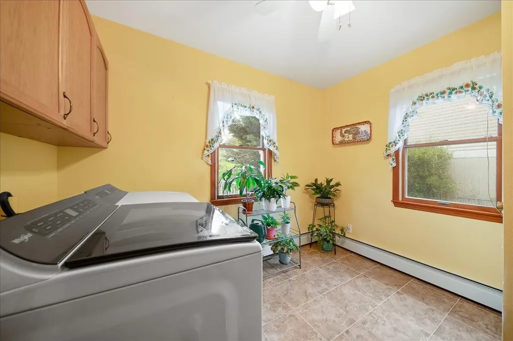 803 Granada Parkway Lindenhurst NY 11757