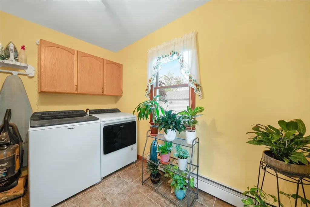 803 Granada Parkway Lindenhurst NY 11757