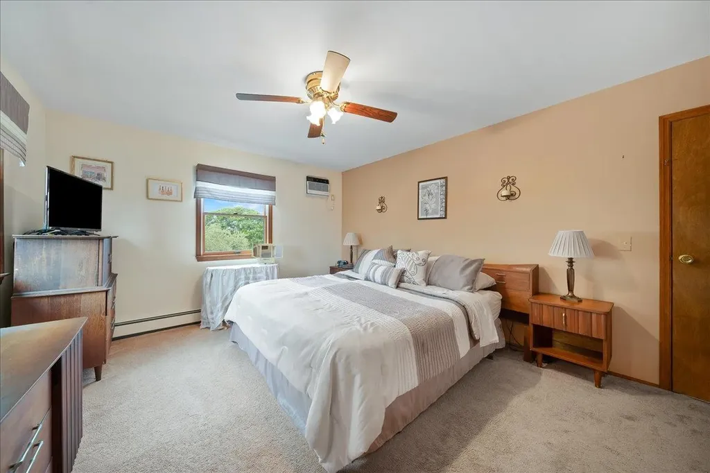 803 Granada Parkway Lindenhurst NY 11757