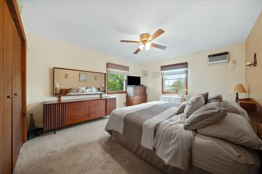803 Granada Parkway Lindenhurst NY 11757