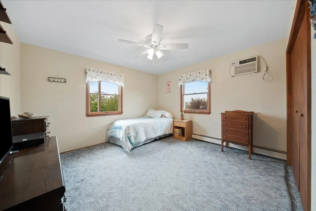 803 Granada Parkway Lindenhurst NY 11757