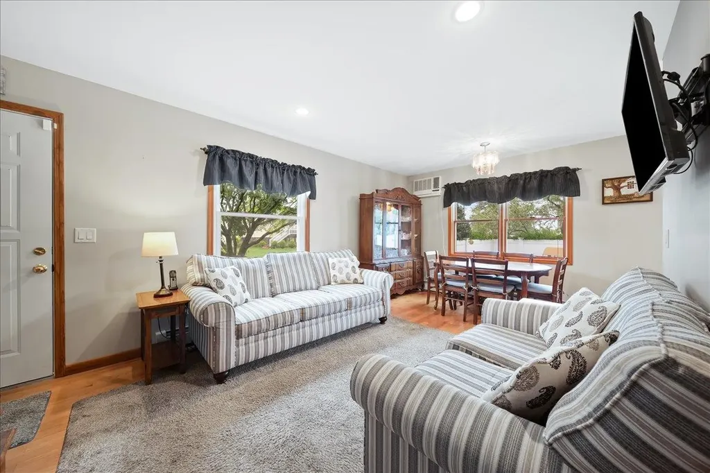 803 Granada Parkway Lindenhurst NY 11757