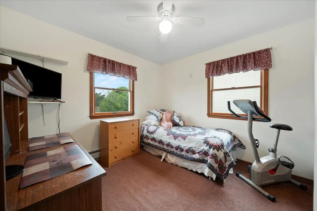 803 Granada Parkway Lindenhurst NY 11757