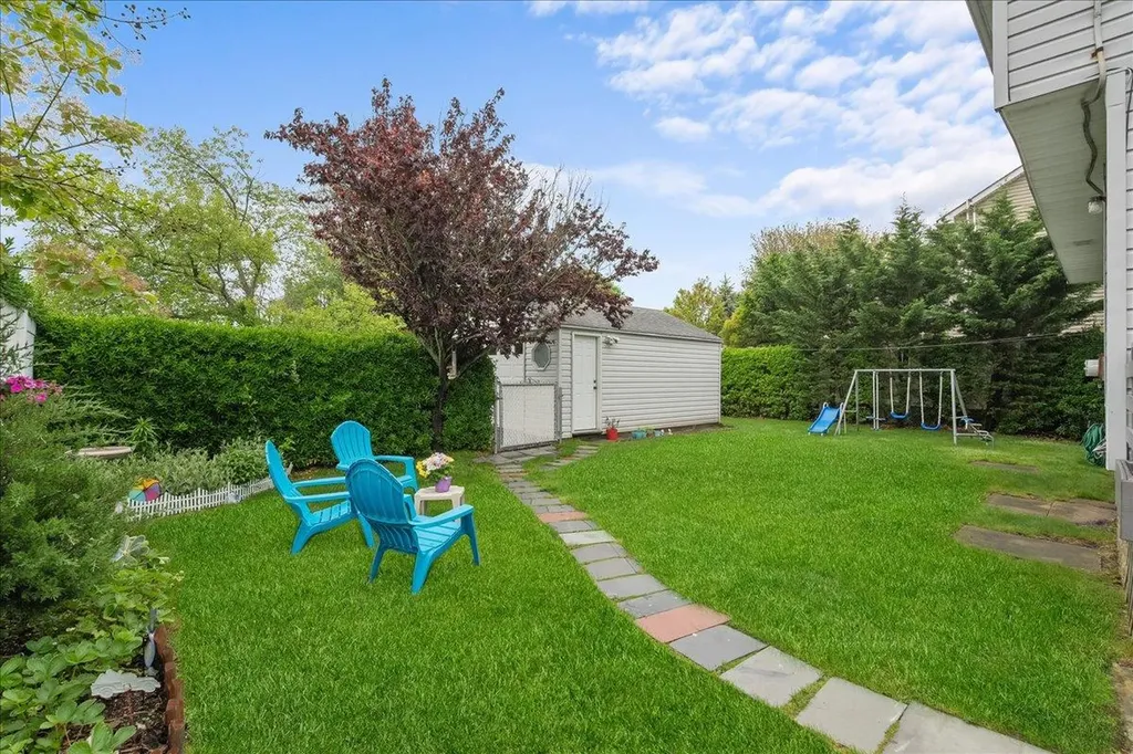 803 Granada Parkway Lindenhurst NY 11757
