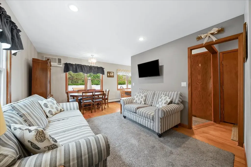 803 Granada Parkway Lindenhurst NY 11757