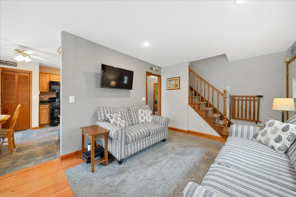 803 Granada Parkway Lindenhurst NY 11757