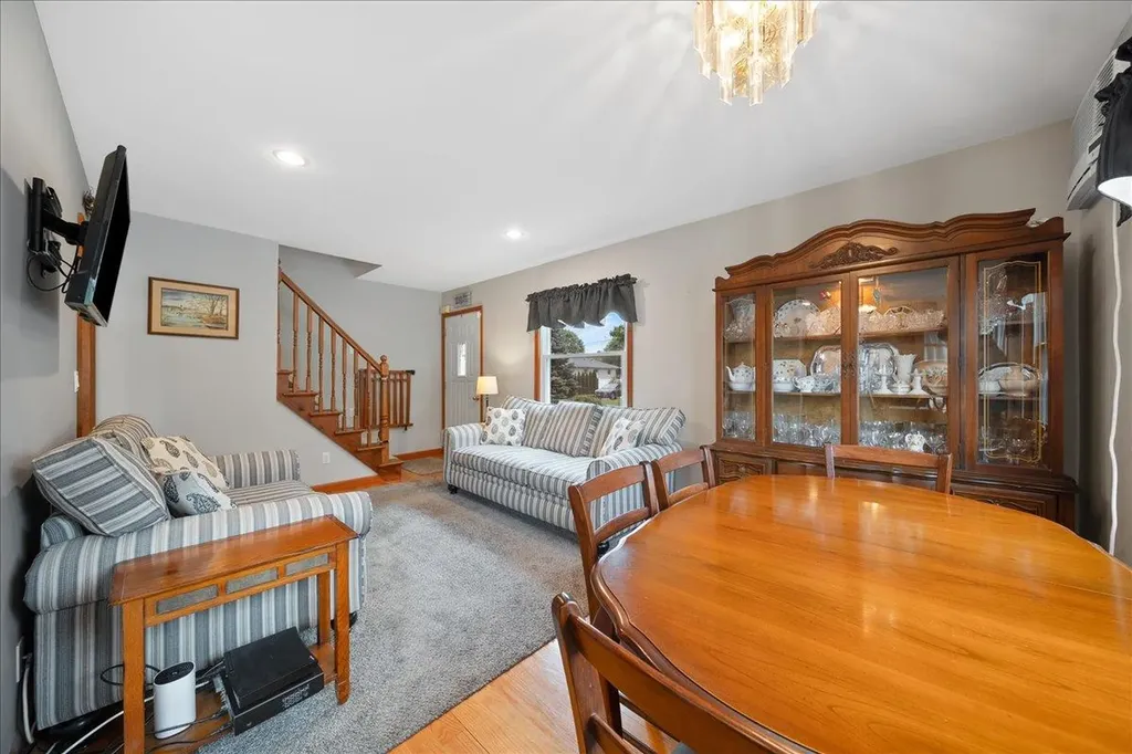 803 Granada Parkway Lindenhurst NY 11757