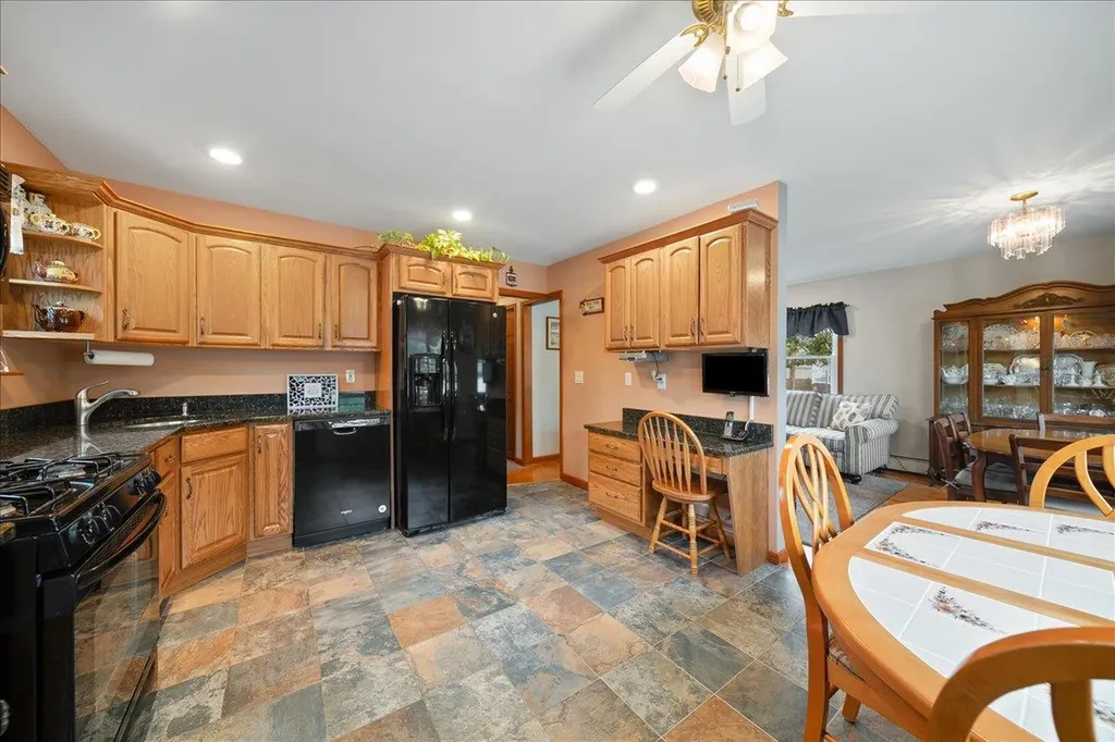 803 Granada Parkway Lindenhurst NY 11757