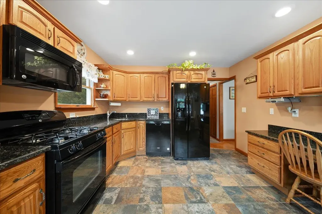 803 Granada Parkway Lindenhurst NY 11757
