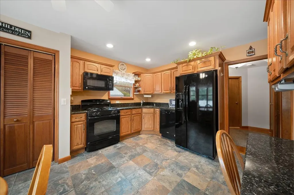 803 Granada Parkway Lindenhurst NY 11757