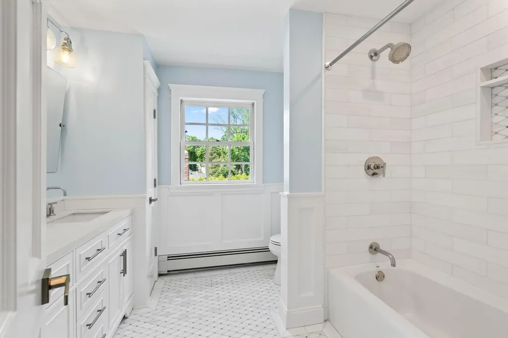125 Midland Street Cold Spring Harbor NY 11724
