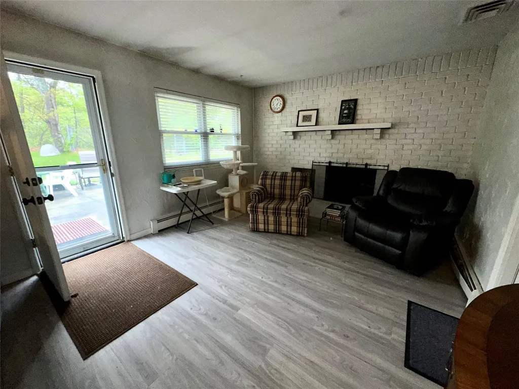 23 Hawkins Path Coram NY 11727