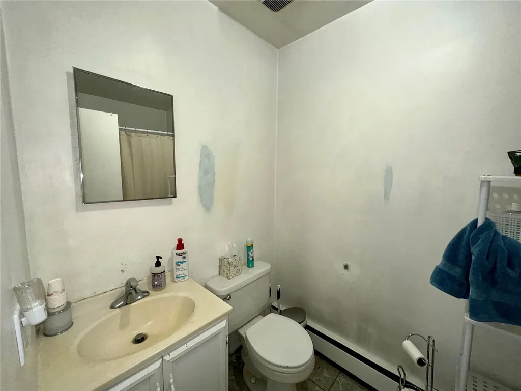 23 Hawkins Path Coram NY 11727